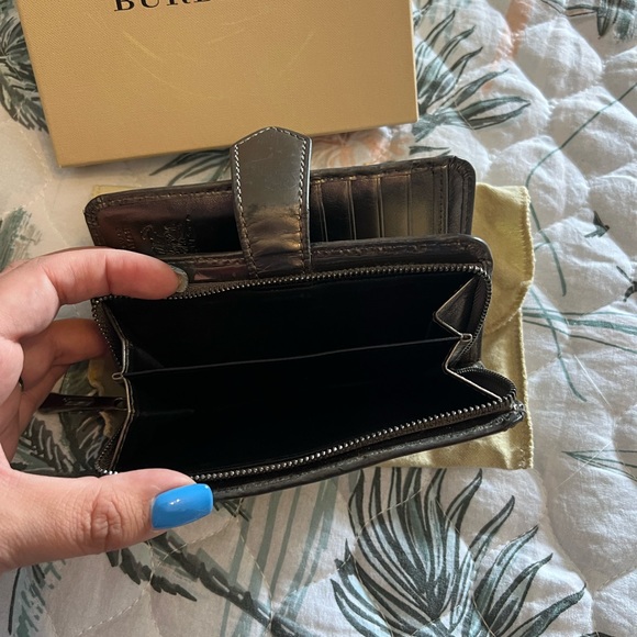 Burberry Medium Wallet - Picture 5 of 9